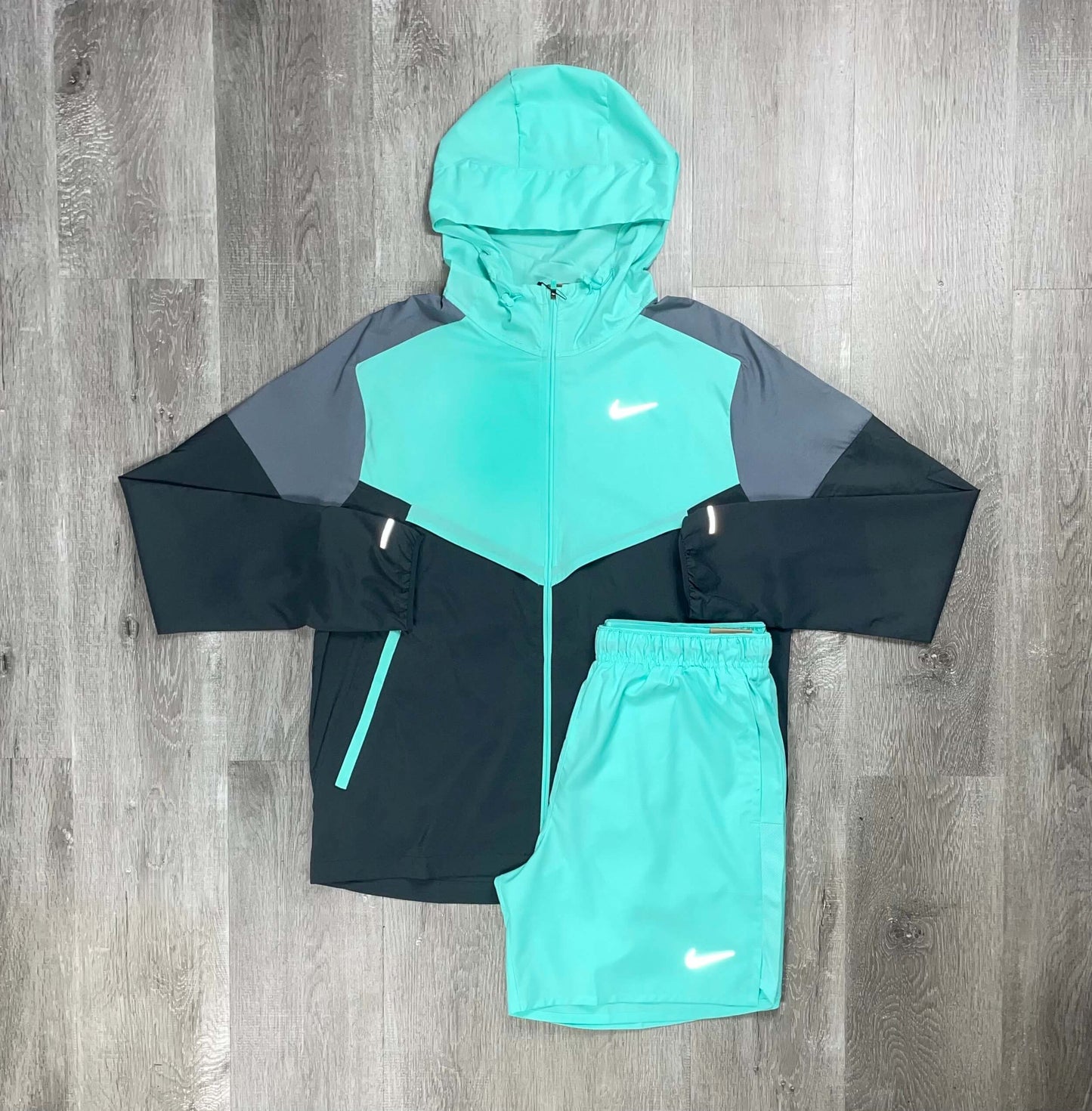 Nike 'Mint' Run Repel UV Windrunner Set