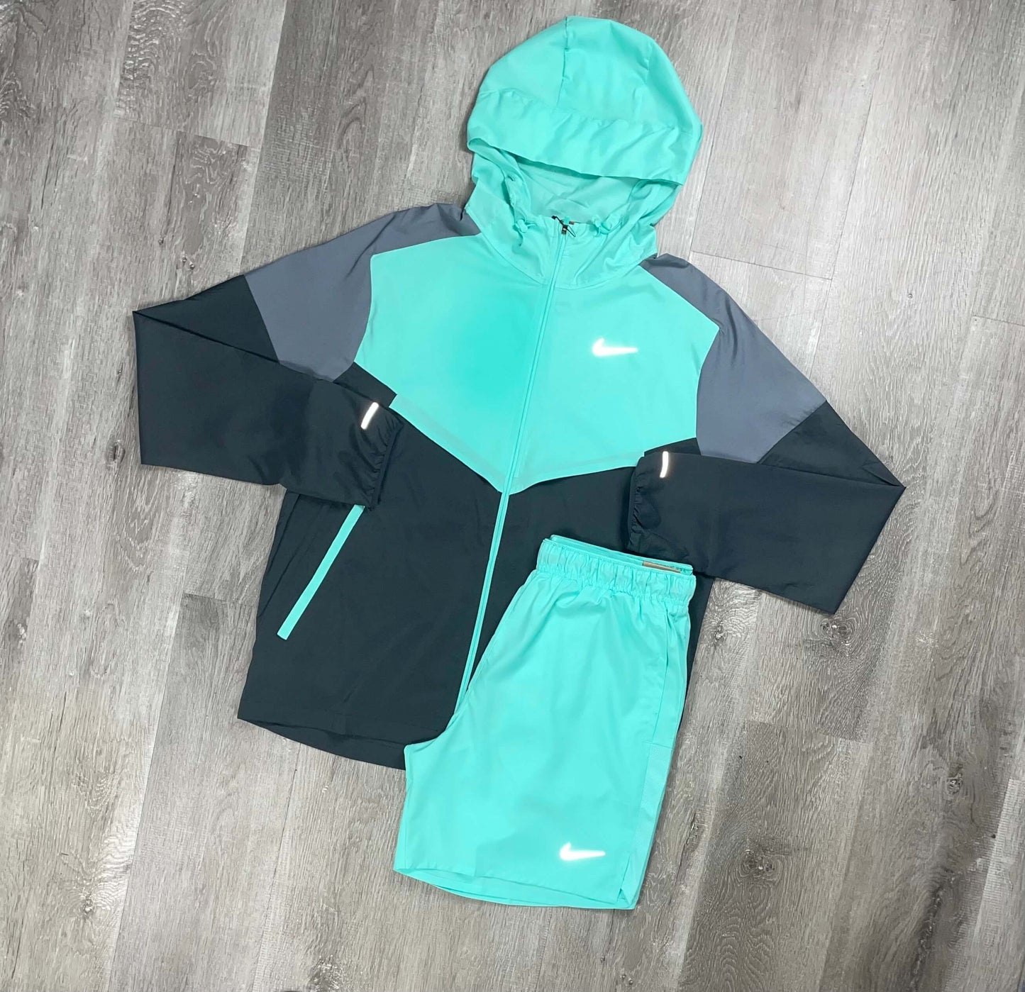 Nike 'Mint' Run Repel UV Windrunner Set