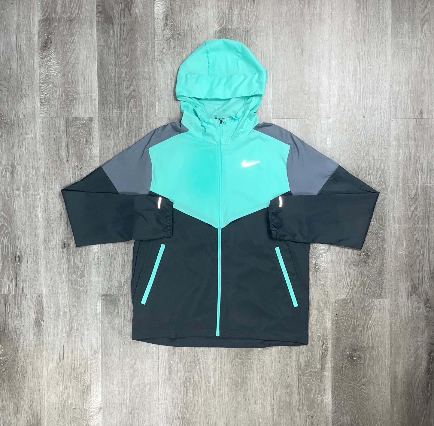 Nike 'Mint' Run Repel UV Windrunner Set