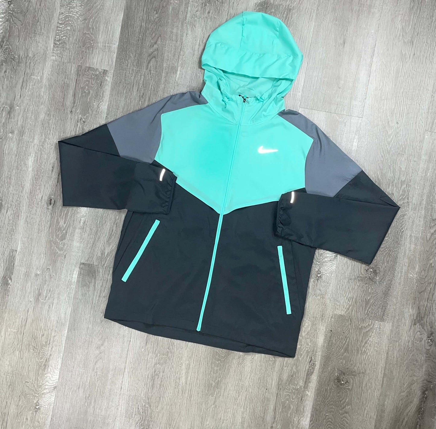 Nike 'Mint' Run Repel UV Windrunner