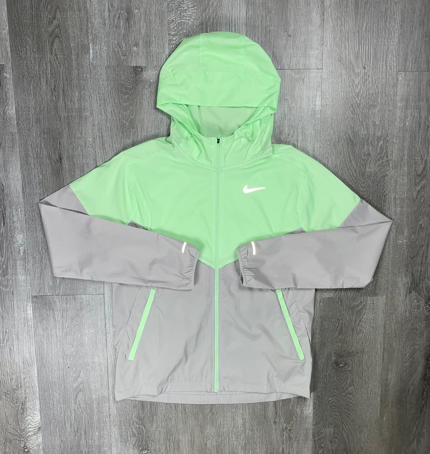 Nike 'Vapour Green' Run Repel UV Windrunner