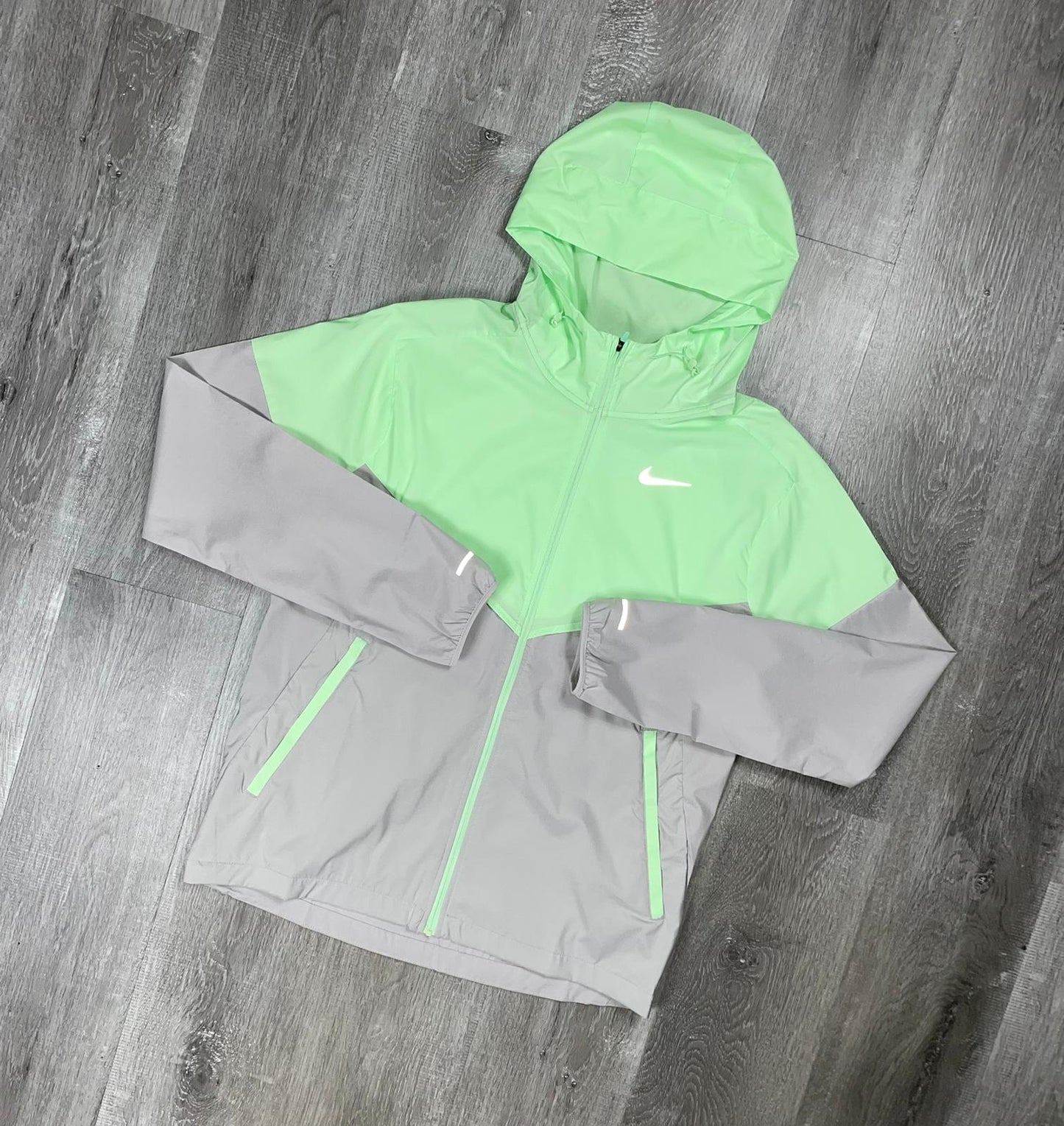 Nike 'Vapour Green' Run Repel UV Windrunner